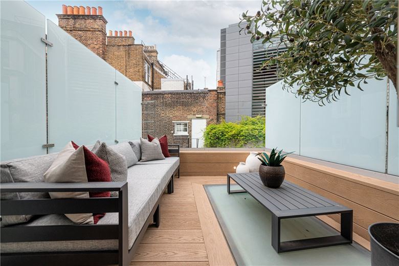 3 bedroom maisonette, South Molton Street, Mayfair W1K - Available