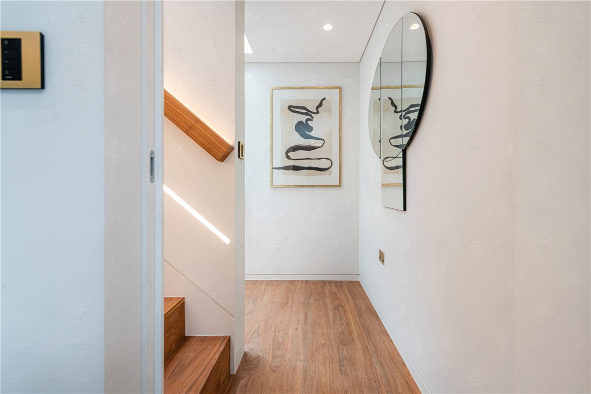 3 bedroom maisonette, South Molton Street, Mayfair W1K - Available