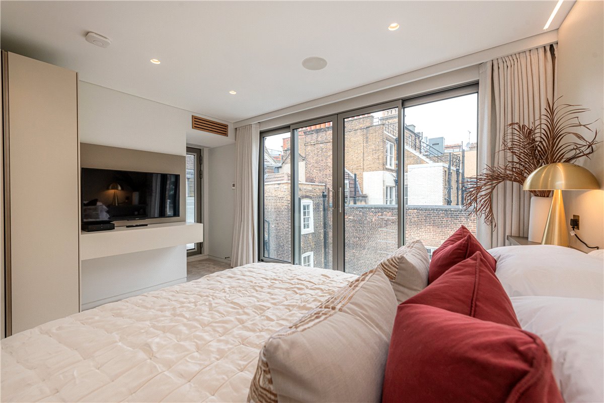 3 bedroom maisonette, South Molton Street, Mayfair W1K - Available