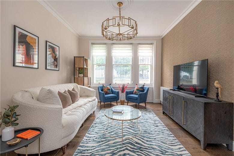 3 bedroom flat, Ridgmount Gardens, Bloomsbury WC1E - Available