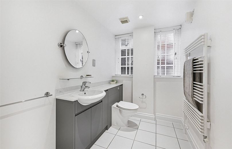 3 bedroom flat, Stafford Court, Kensington High Street W8 - Available