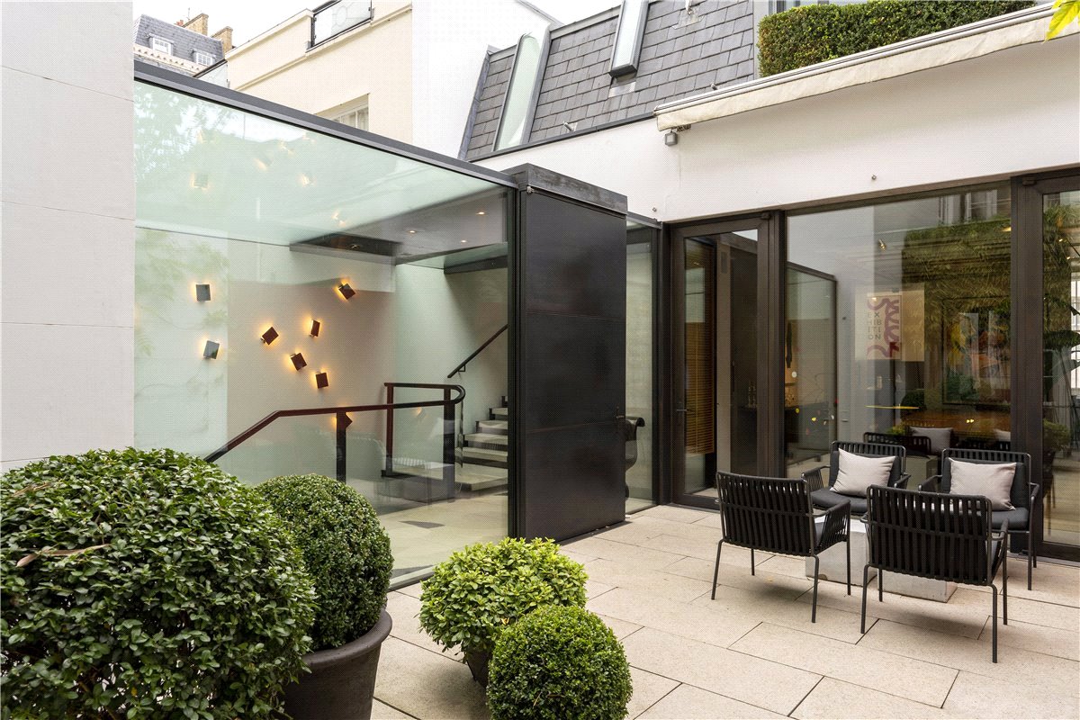 6 bedroom flat, Eaton Place, Belgravia SW1X - Available