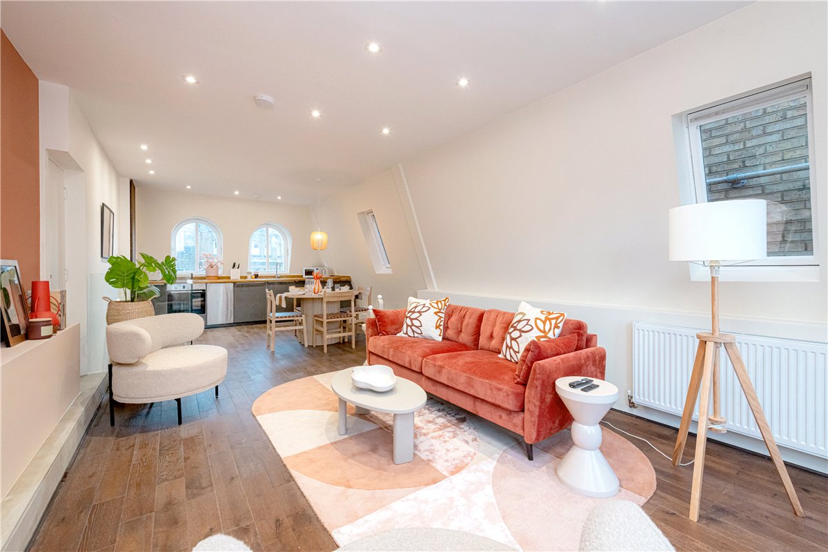 2 bedroom flat, Curzon Street, Mayfair W1J - Available