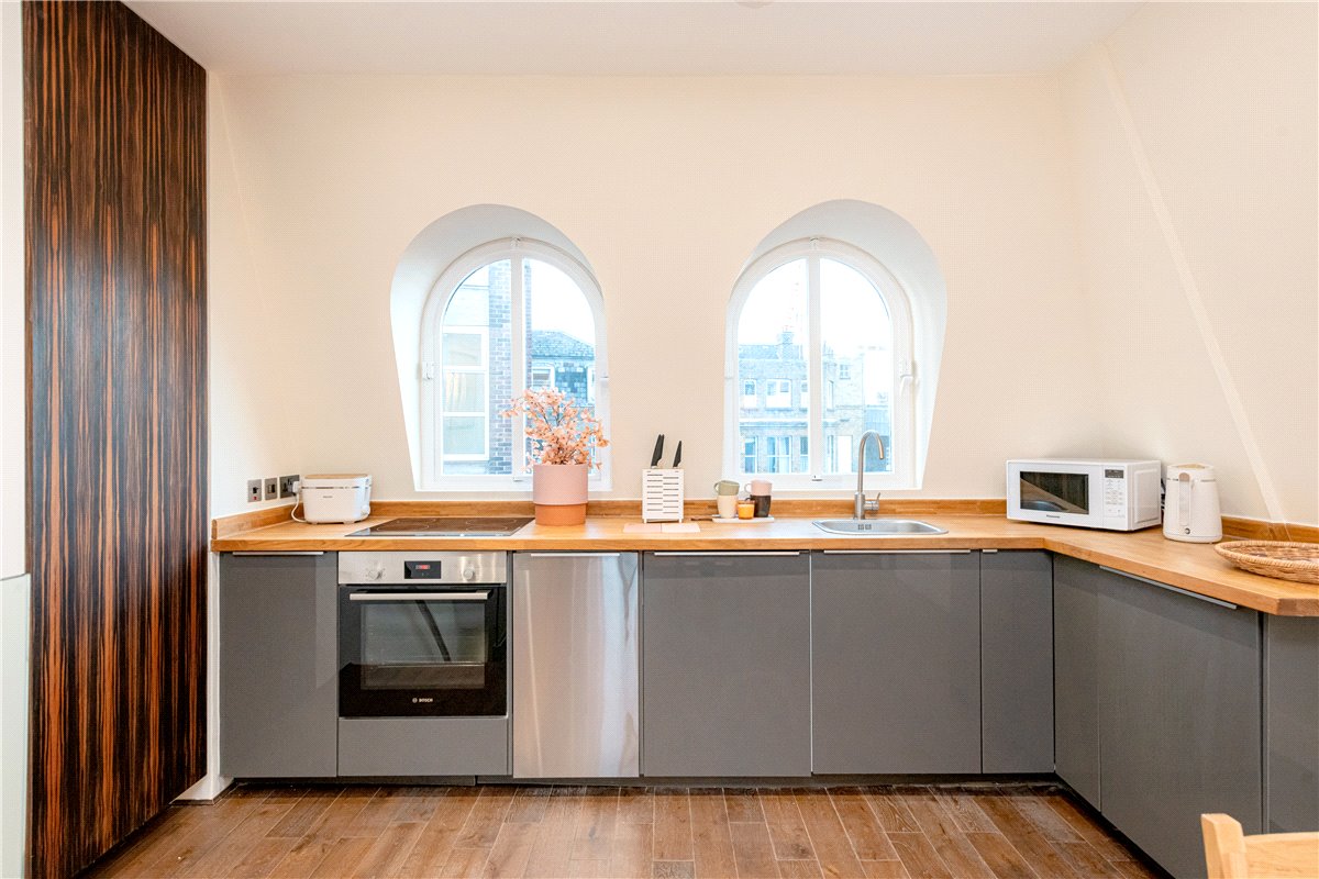 2 bedroom flat, Curzon Street, Mayfair W1J - Available