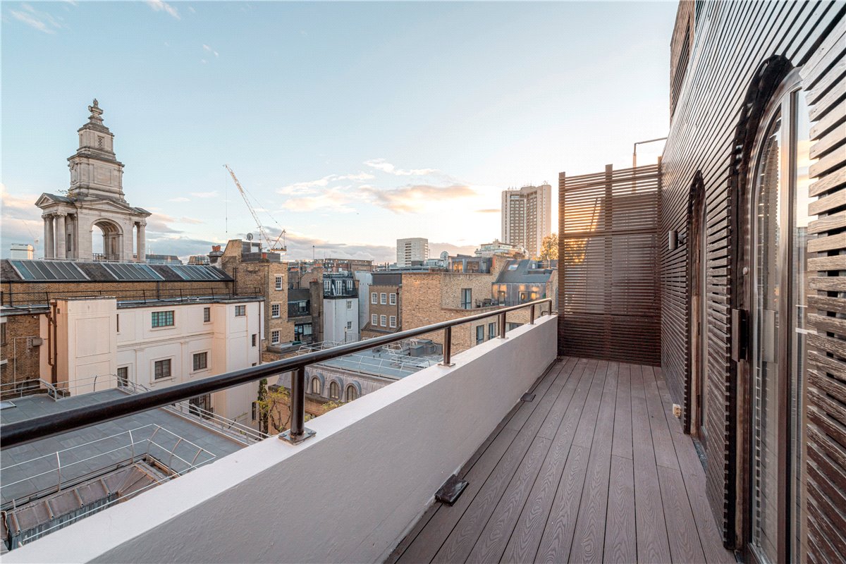 2 bedroom flat, Curzon Street, Mayfair W1J - Available