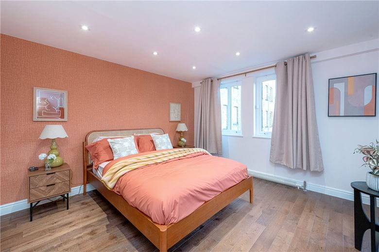 2 bedroom flat, Curzon Street, Mayfair W1J - Available
