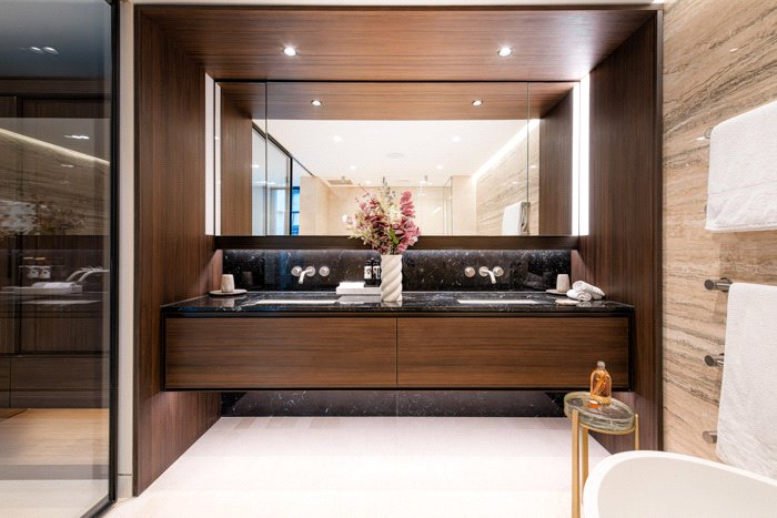 3 bedroom flat, Cork Street, Mayfair W1S - Available