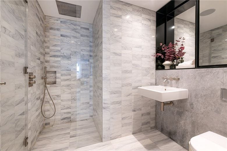 3 bedroom flat, Cork Street, Mayfair W1S - Available