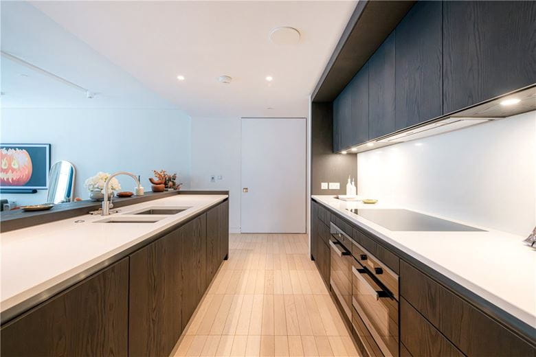 3 bedroom flat, Cork Street, Mayfair W1S - Available