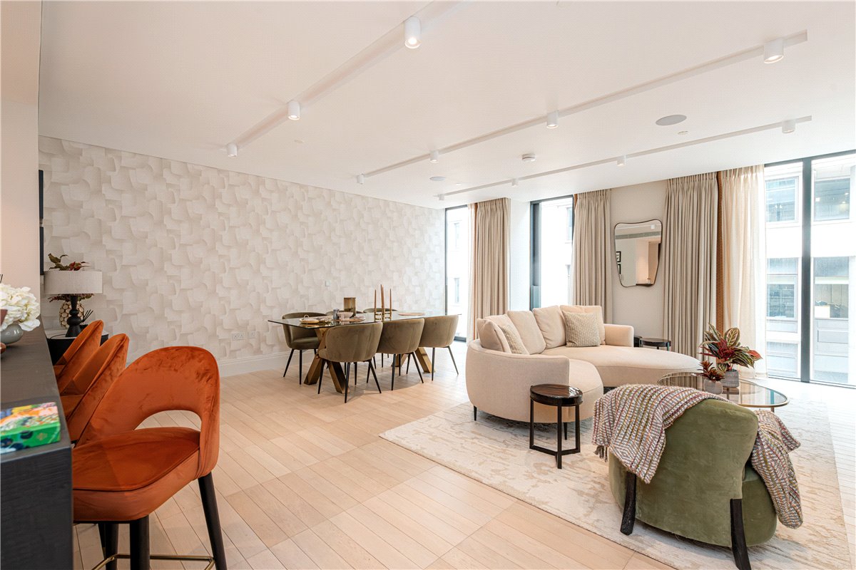 3 bedroom flat, Cork Street, Mayfair W1S - Available