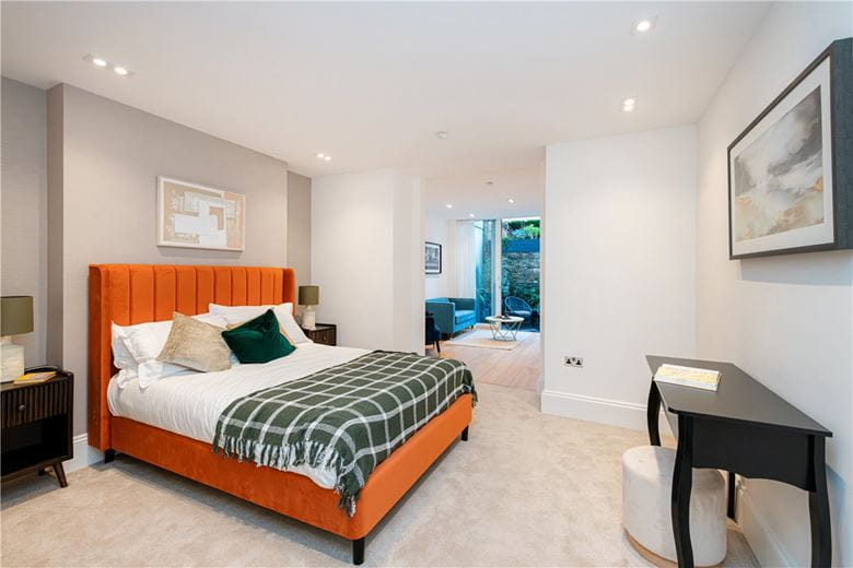 3 bedroom flat, Halkin Street, Belgravia SW1X - Available