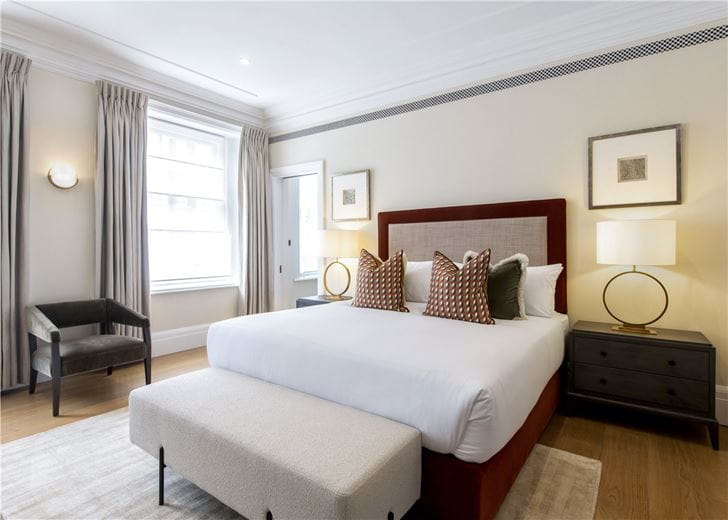 3 bedroom flat, Duke Street, Mayfair W1K - Available
