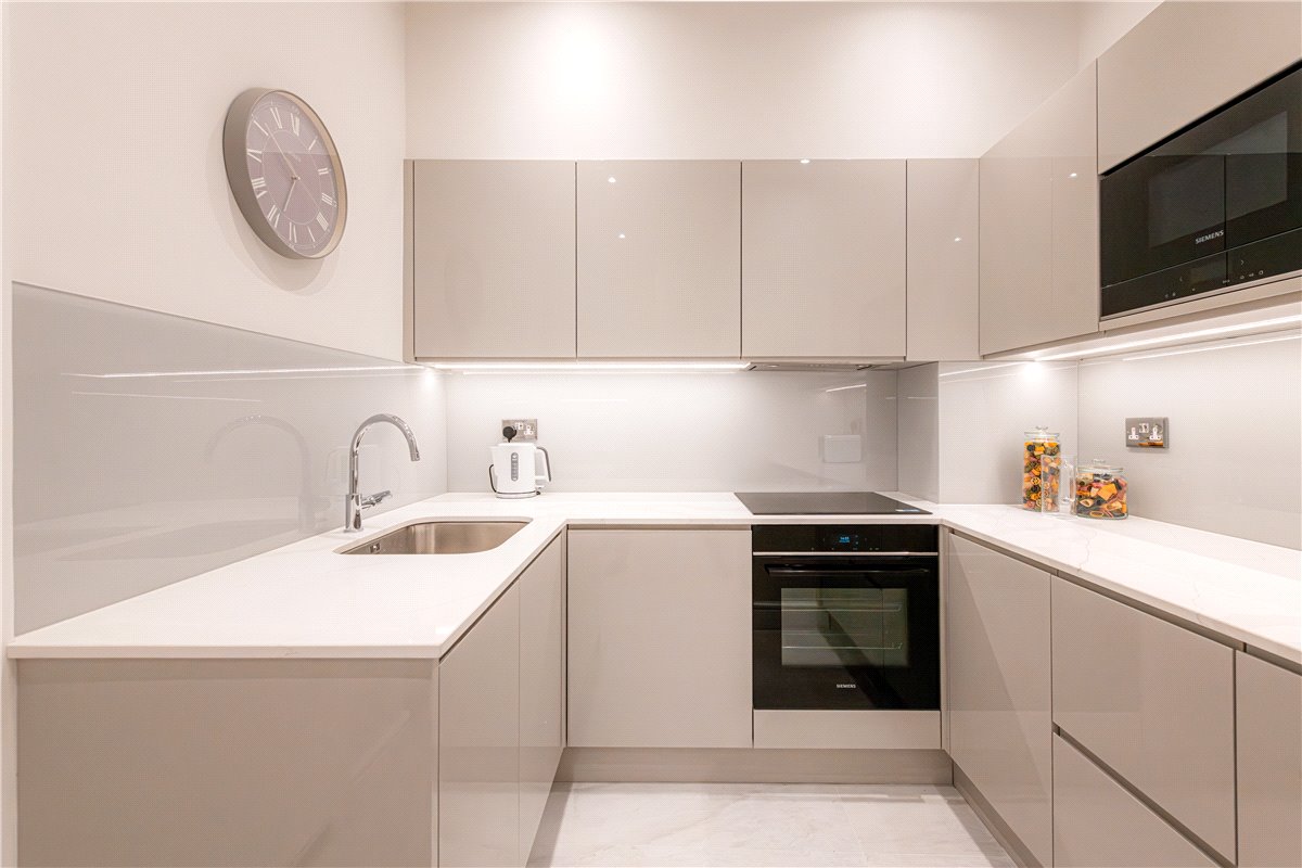 2 bedroom flat, Park Street, Mayfair W1K - Available