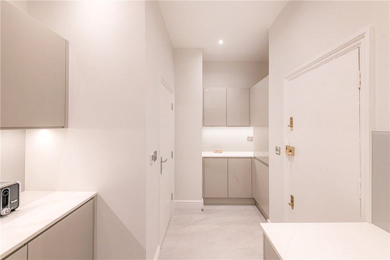 2 bedroom flat, Park Street, Mayfair W1K - Available
