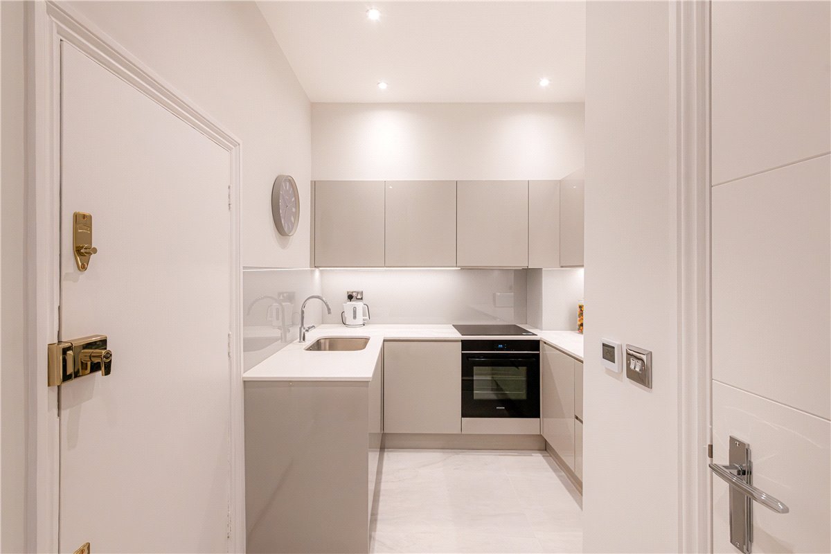 2 bedroom flat, Park Street, Mayfair W1K - Available