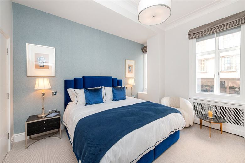 2 bedroom flat, Park Street, Mayfair W1K - Available