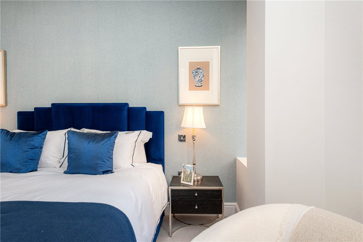 2 bedroom flat, Park Street, Mayfair W1K - Available