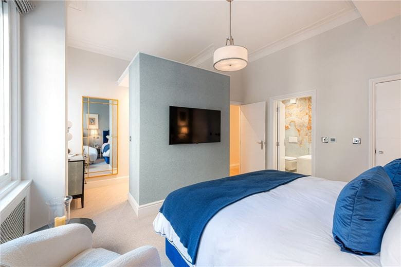 2 bedroom flat, Park Street, Mayfair W1K - Available