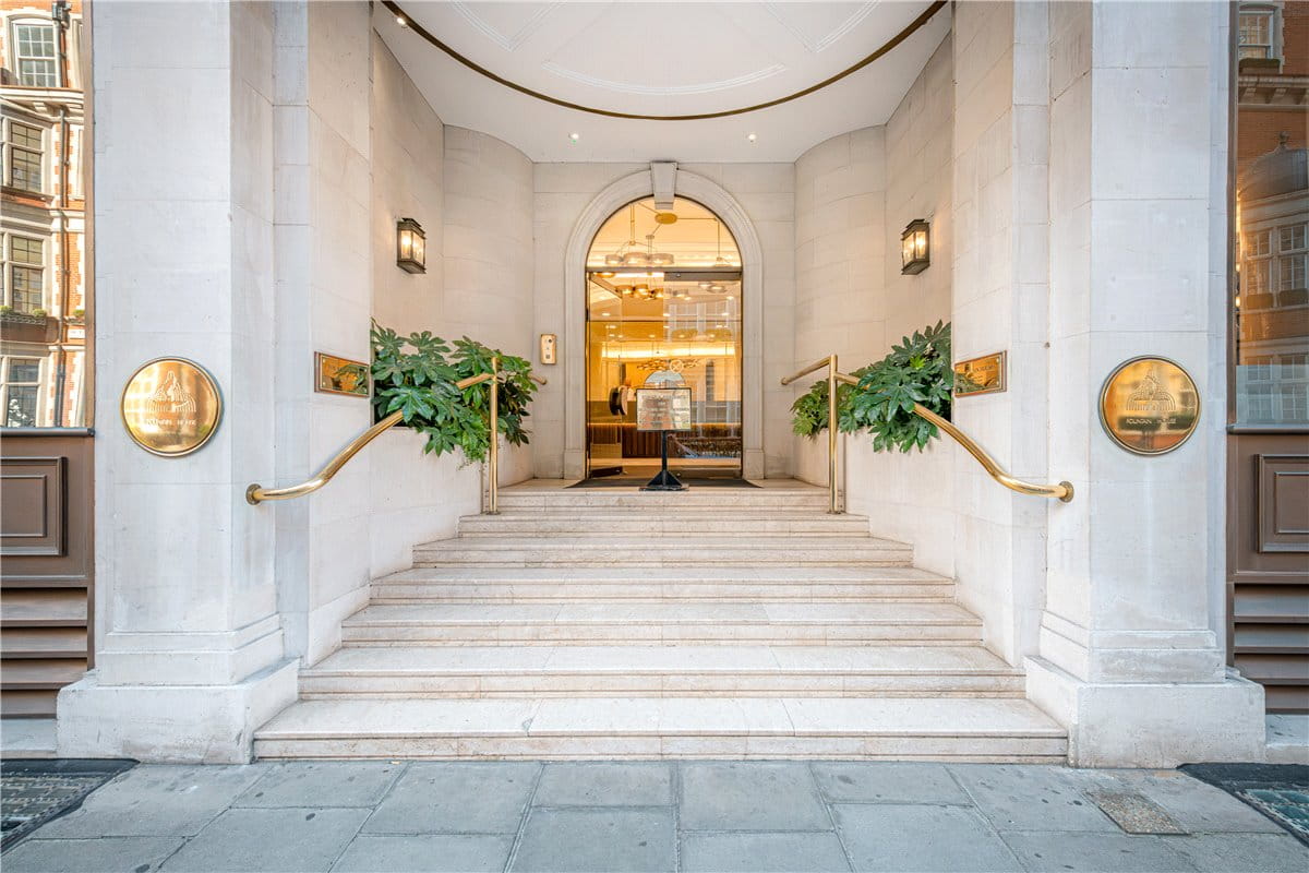 2 bedroom flat, Park Street, Mayfair W1K - Available