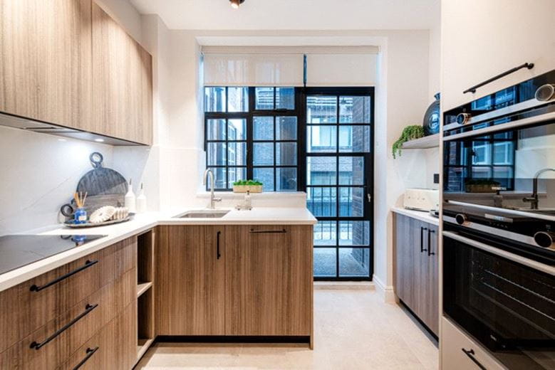 3 bedroom flat, Curzon Street, Mayfair W1J - Available