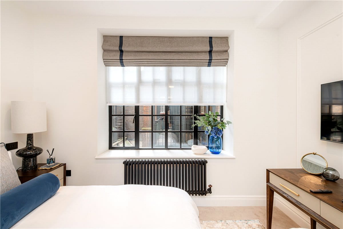 3 bedroom flat, Curzon Street, Mayfair W1J - Available