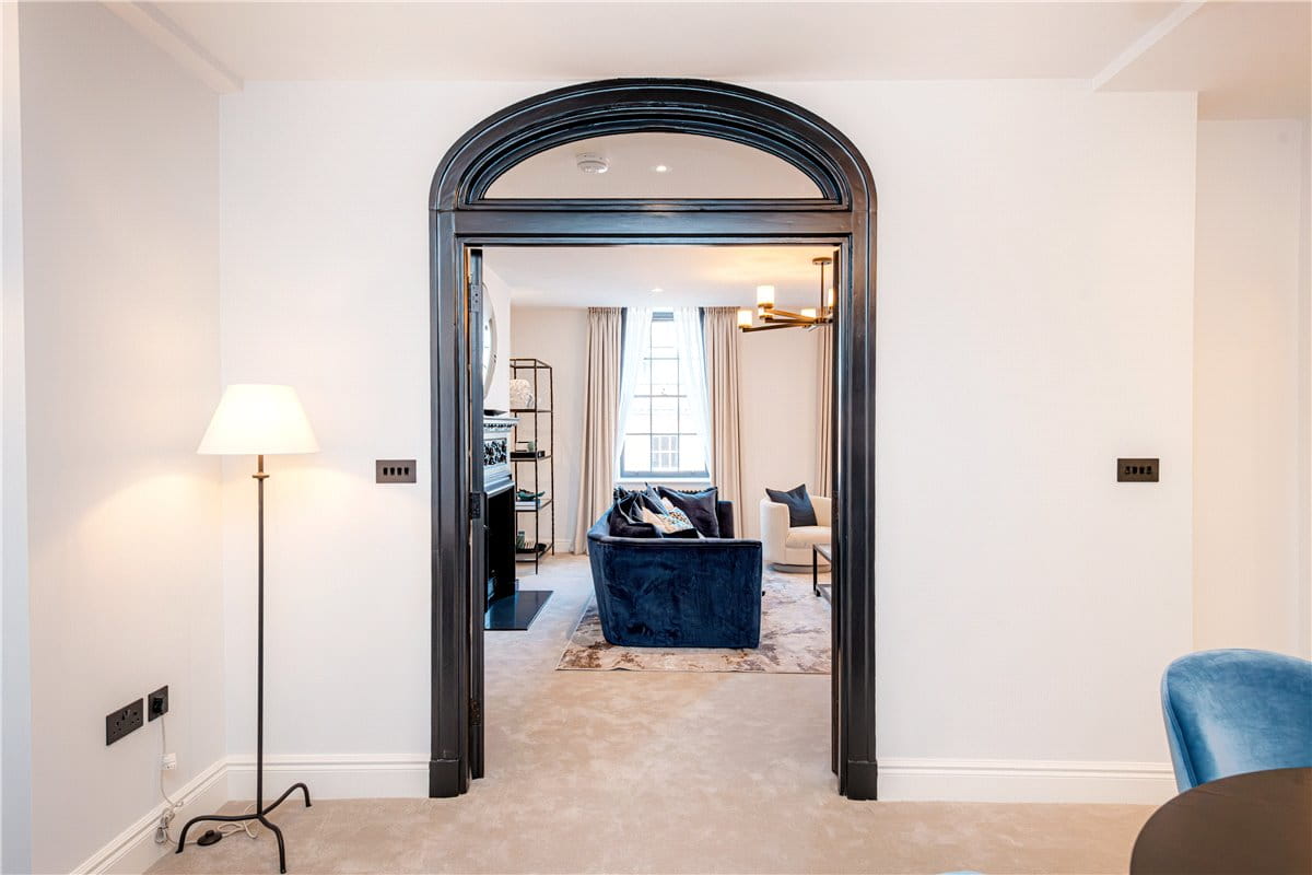 3 bedroom flat, Curzon Street, Mayfair W1J - Available