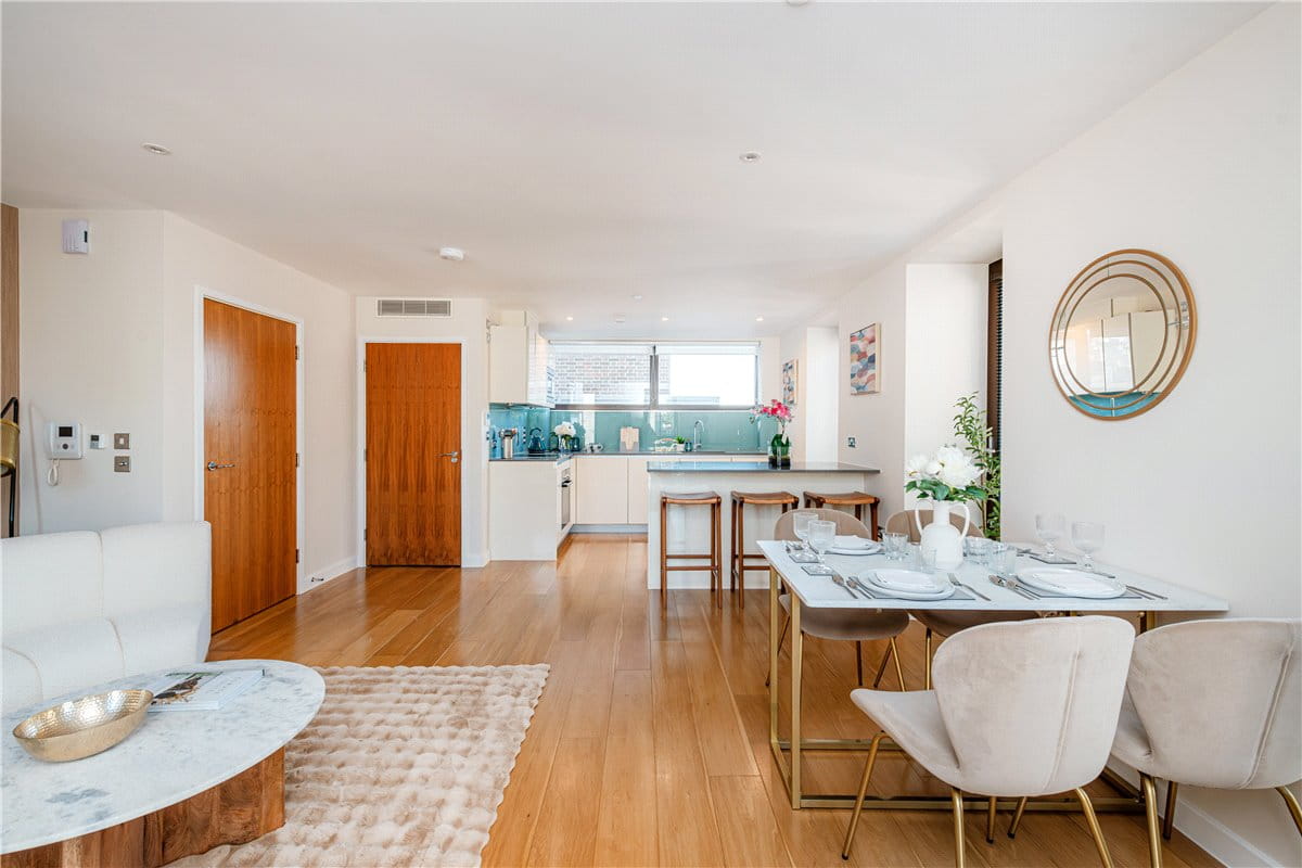 2 bedroom flat, Marsham Street, Westminster SW1P - Available