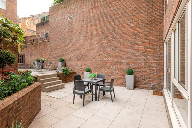 2 bedroom flat, Ebury Street, Belgravia SW1W - Available