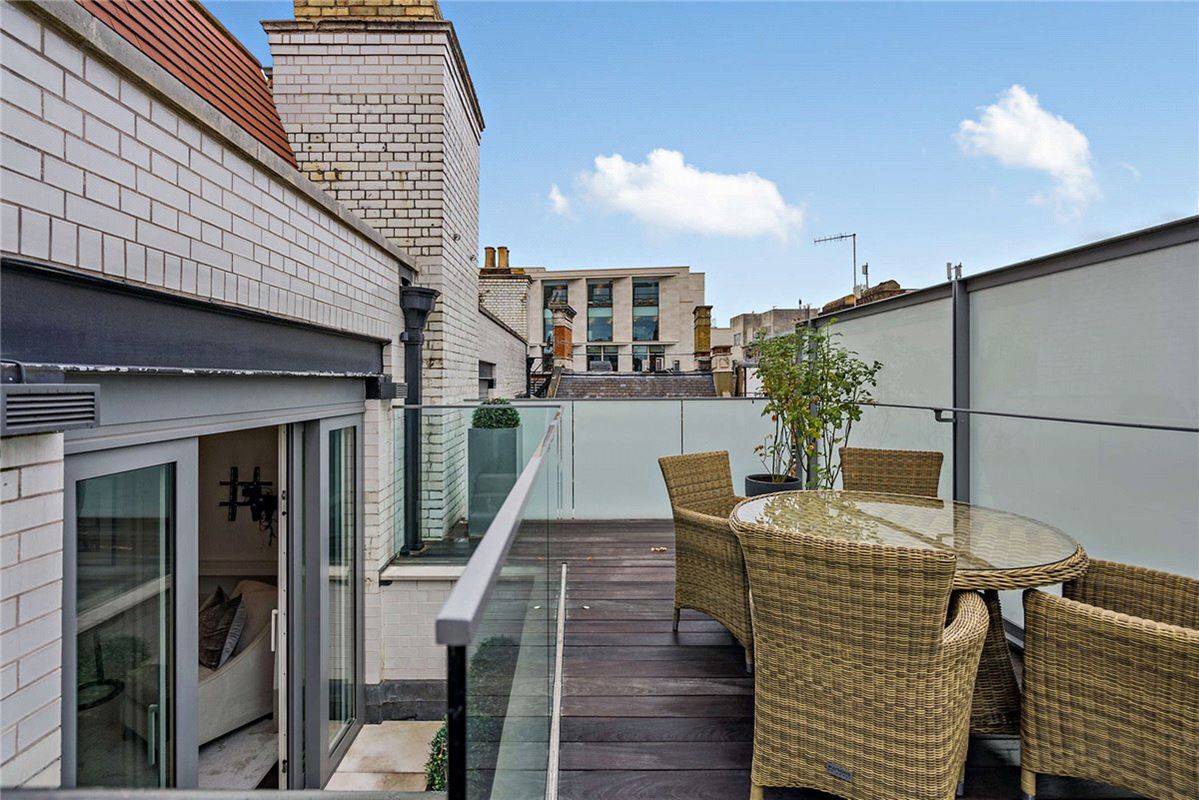2 bedroom flat, Duke Street, Mayfair W1K - Available