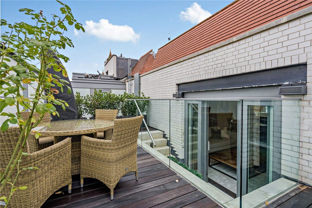 2 bedroom flat, Duke Street, Mayfair W1K - Available