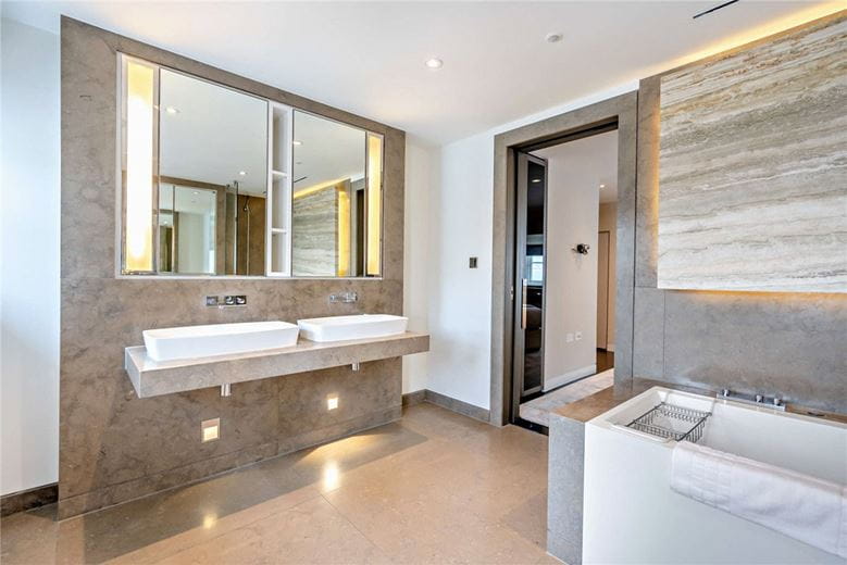 2 bedroom flat, Duke Street, Mayfair W1K - Available