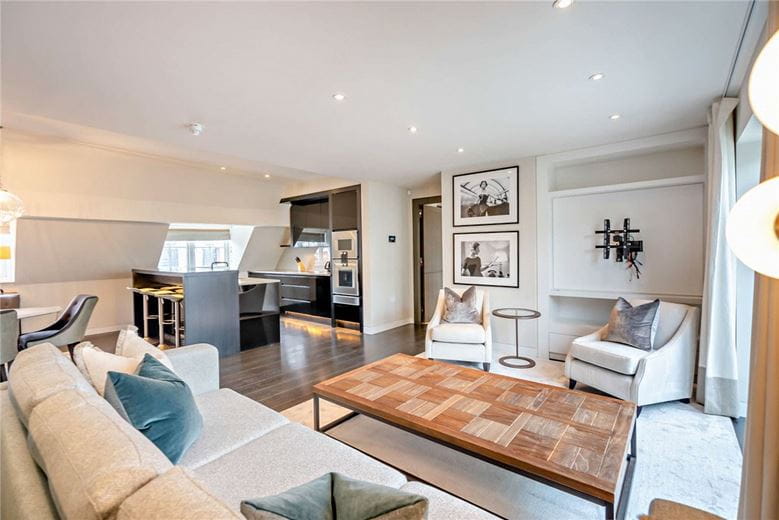 2 bedroom flat, Duke Street, Mayfair W1K - Available