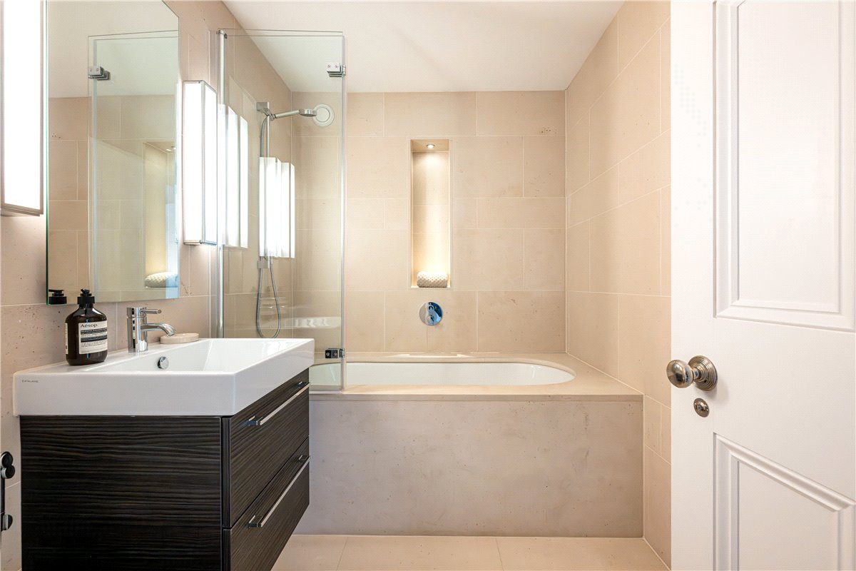 6 bedroom house, Chesterfield Hill, Mayfair W1J - Available