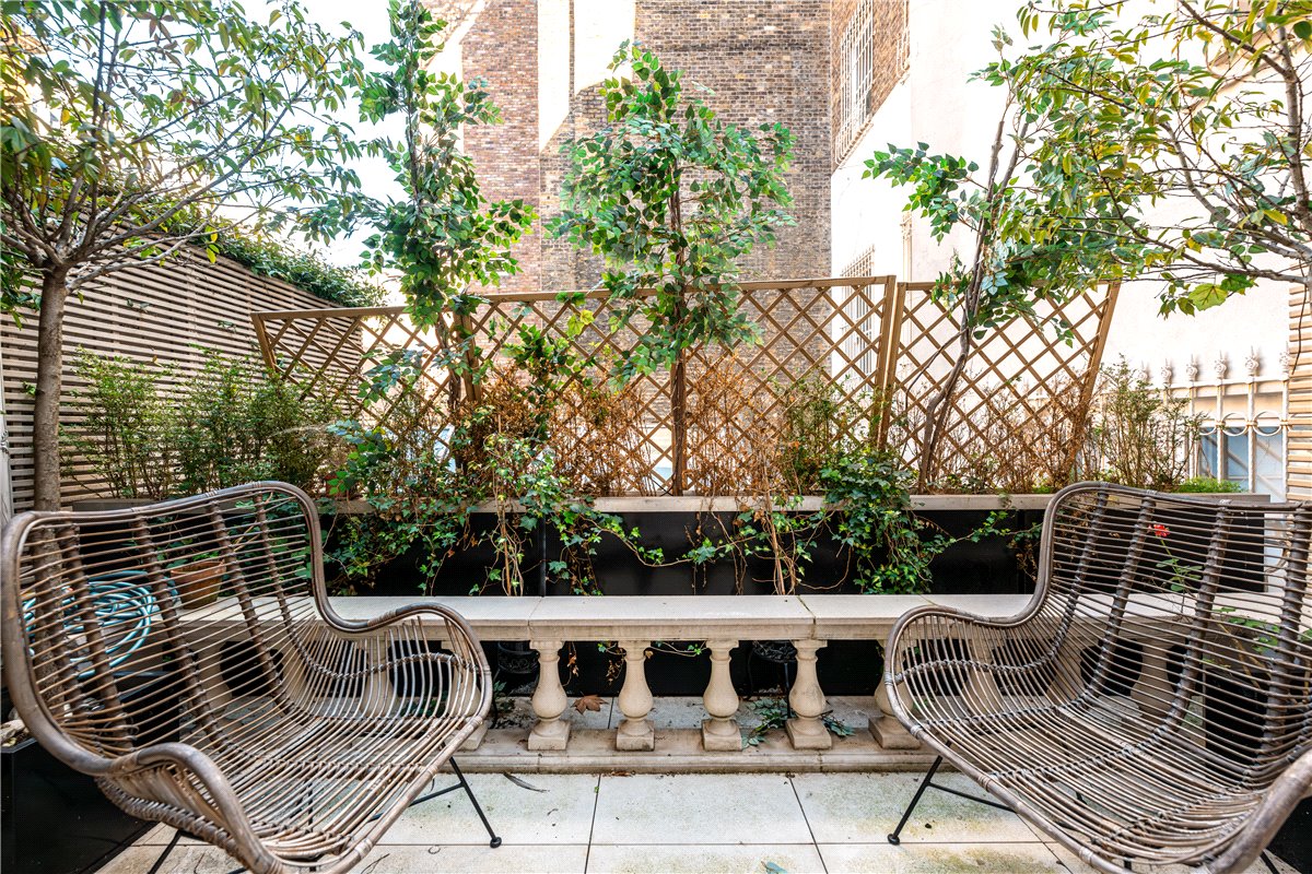 6 bedroom house, Chesterfield Hill, Mayfair W1J - Available