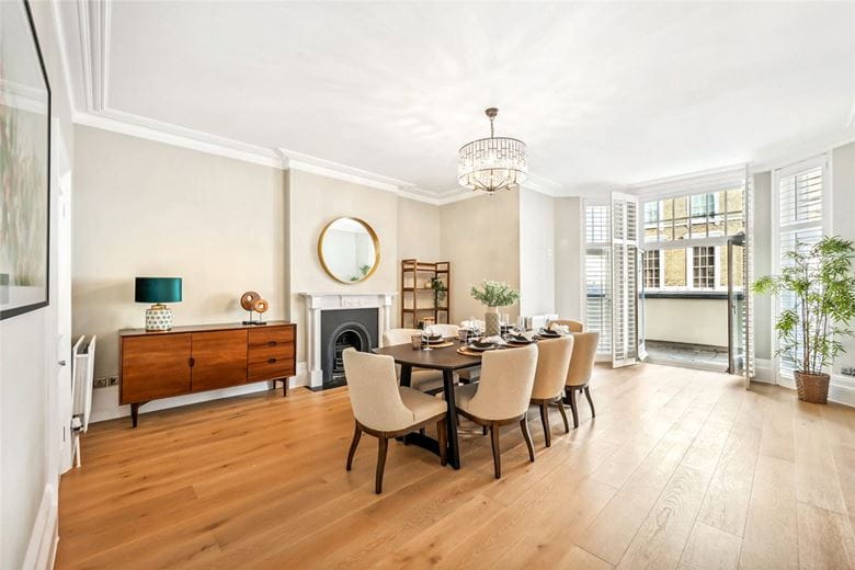 4 bedroom flat, St Georges Court, Gloucester Road SW7 - Available