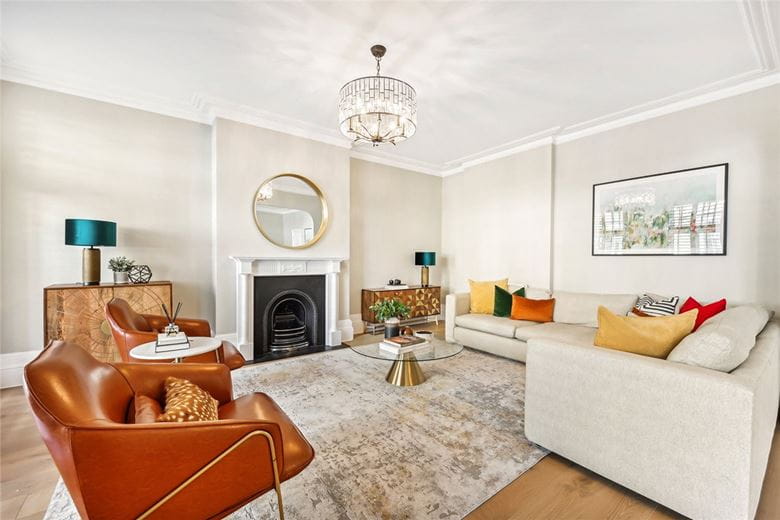 4 bedroom flat, St Georges Court, Gloucester Road SW7 - Available