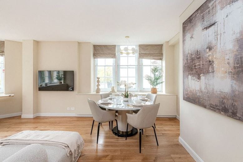 3 bedroom flat, Piccadilly, Mayfair W1J - Available