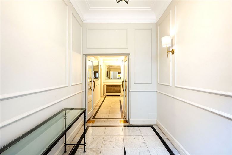 1 bedroom flat, Upper Brook Street, Mayfair W1K - Let Agreed