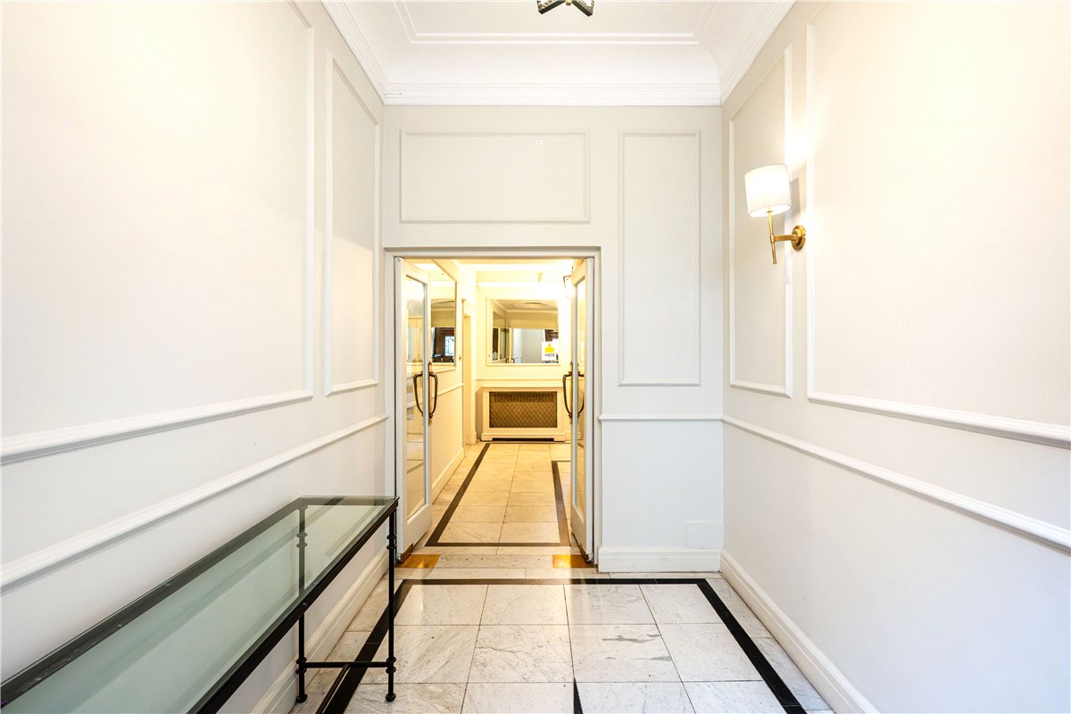 1 bedroom flat, Upper Brook Street, Mayfair W1K - Let Agreed