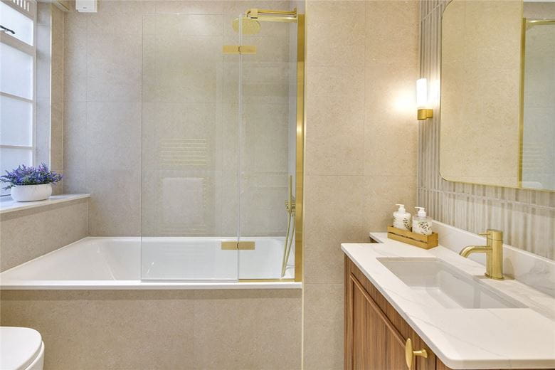 3 bedroom flat, Grosvenor Square, Mayfair W1K - Available