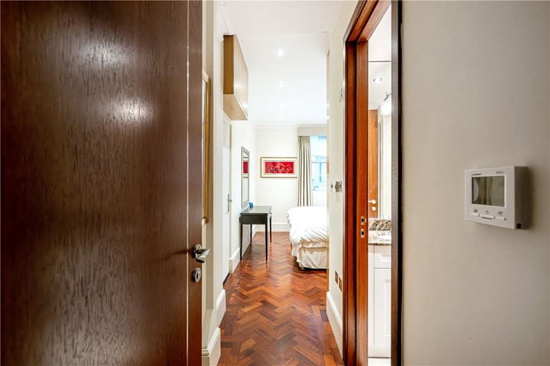 2 bedroom flat, Grosvenor Square, Mayfair W1K - Available