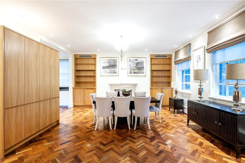 2 bedroom flat, Grosvenor Square, Mayfair W1K - Available