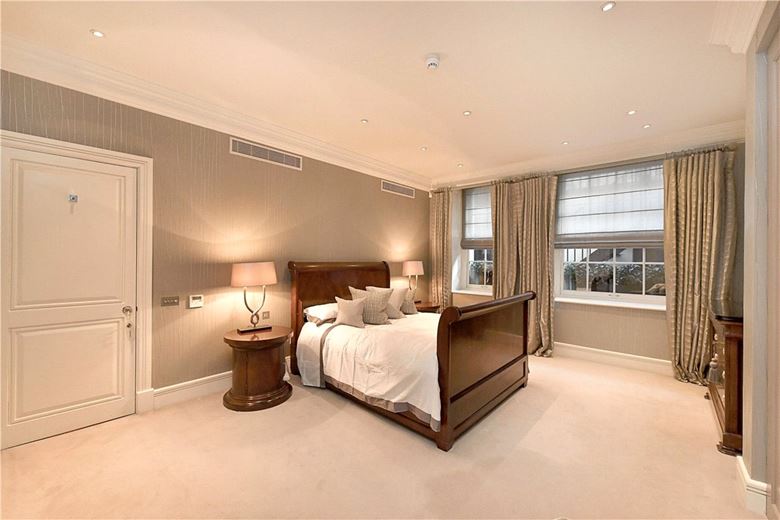 4 bedroom flat, Upper Grosvenor Street, Mayfair W1K - Available