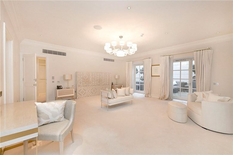 4 bedroom flat, Upper Grosvenor Street, Mayfair W1K - Available