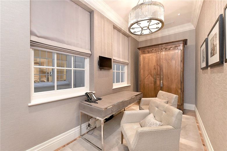 4 bedroom flat, Upper Grosvenor Street, Mayfair W1K - Available