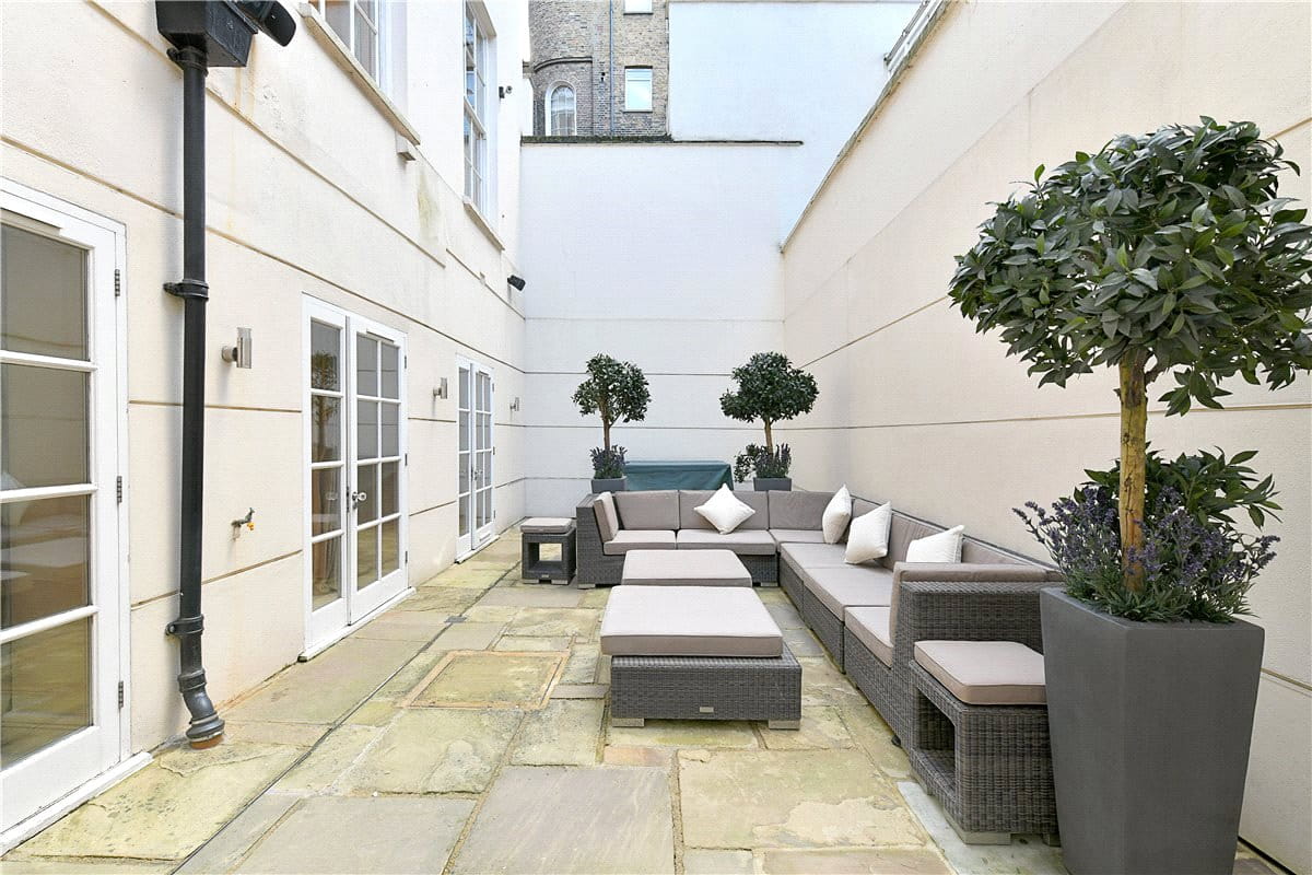 4 bedroom flat, Upper Grosvenor Street, Mayfair W1K - Available
