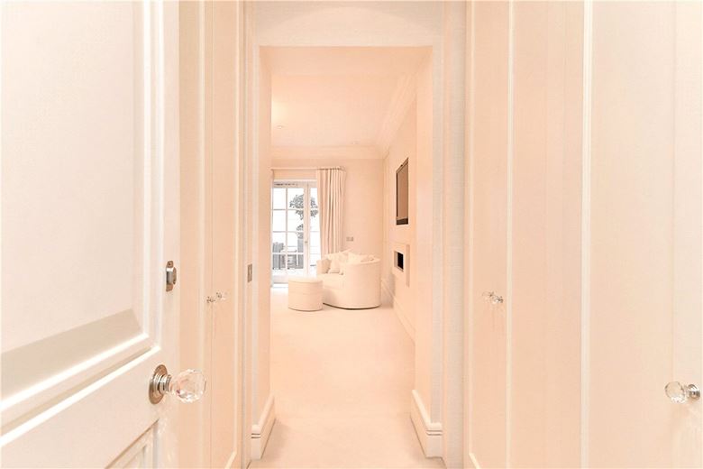 4 bedroom flat, Upper Grosvenor Street, Mayfair W1K - Available