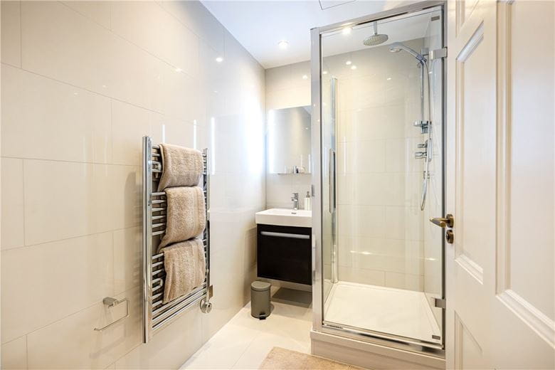 2 bedroom flat, Stratton Street, London W1J - Available