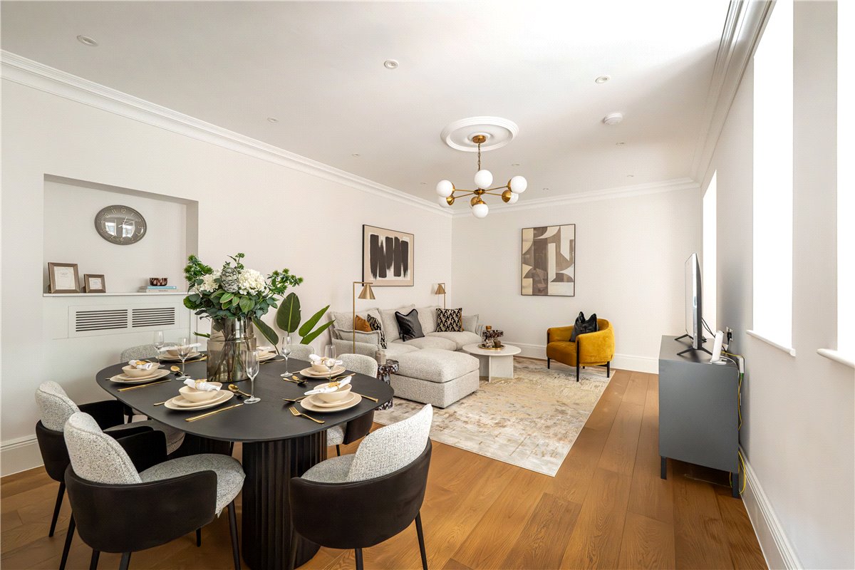 2 bedroom flat, Stratton Street, London W1J - Available