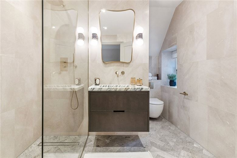 3 bedroom flat, Stratton Street, Mayfair W1J - Available